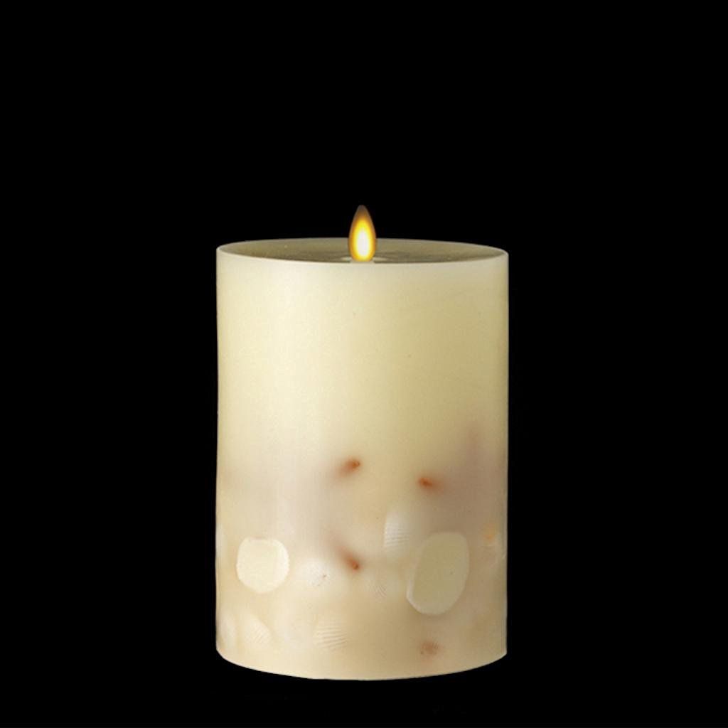 Liown 36075 - 7" Ivory/Sea Shell LED Wax Battery Operated Pillar Candle with Timer